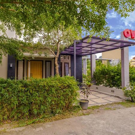 Oyo 2284 Grand Villa Meninting Montongbuwoh Eksteriør billede